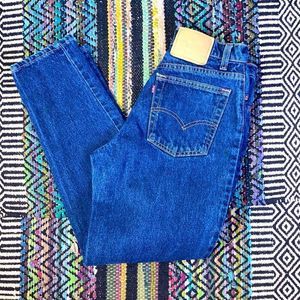 90’s Vintage Juniors Levi’s 550 size 11  blue relaxed fit tapered leg highrise.